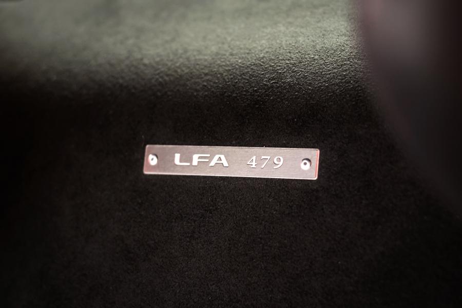 Детали интерьера Lexus LF-A 2010 года  (NA) (фото 21 из 35)